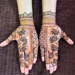 A lovely lotus-themed design, perfect for Diwali or any other festive occasion. The bold lines and clean work make it stand out.