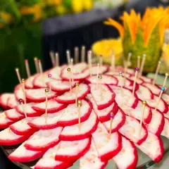 The sweet and juicy Red Guava is as captivating to the eyes as it is to the palate. The beautiful red-tinged slices are arranged in a floral pattern.
