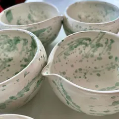 These are the pouring bowls, or 'katakuchi', for the matcha set. I used the same green splash glaze technique to create a cohesive collection.