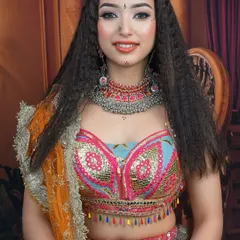 A full view of our Navratri-inspired look, blending tradition with elegance. This look features bold eyes, traditional jewelry, and textured hair to celebrate the divine energy of the festival.