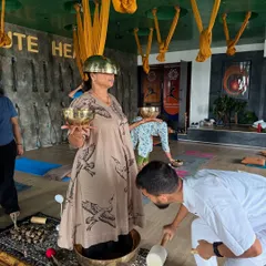 A student experiences a full-body sound vibration therapy during our Yoga Therapy course. The bowls are placed on and around the body to transmit healing frequencies directly to the cells.