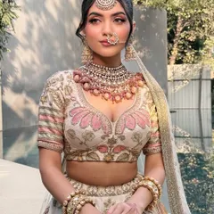 A close-up portrait of the Sabyasachi bride, focusing on the intricate jewellery from Raabta by Rahul and the flawless makeup that completes the look.