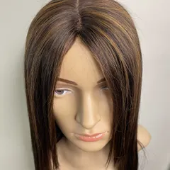This luxurious Silk Wig with highlights is crafted from 100% real human hair. It offers a beautiful shine and a silky smooth feel for the perfect blend of comfort and high-end style.