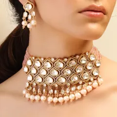 Soft elegance in pink. This wide choker is crafted with a lattice of polki diamonds and finished with delicate pink pearl and bead drops, perfect for a romantic bridal look.