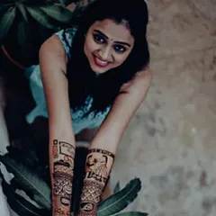 It was a joy to create this love story mehendi for actress Rashmi Prabhakar. We included her love for pizza, the logo of the TV show where she first met her partner, and their special hashtag #NiRa.