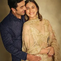 A joyful moment captured between Alia Bhatt and Ranbir Kapoor. Alia is wearing my full set of handcrafted 18k gold jewellery, including the filigree earrings, maang tika, and a delicate bracelet.