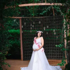 Here is the same white gown styled with a "Mom-to-be" sash for a classic baby shower look. My service is flexible, allowing for different props and accessories to personalize your maternity photoshoot.