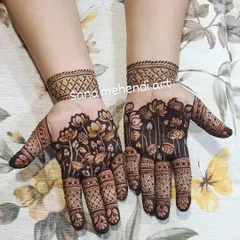 A unique and stylish design with a field of lotus flowers on the back of the hands. The simple cuff and patterned fingers make this a very modern and beautiful choice.