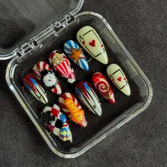 Another angle because this set deserves all the attention. The details, from the harlequin pattern to the ace of hearts, are all meticulously hand-painted and assembled by me.