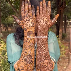 This design beautifully showcases the couple's initials and a ring motif, making it a perfect design for an engagement ceremony.
