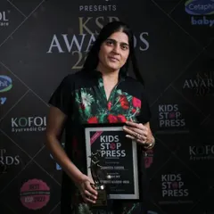 Our Founder & MD, Ms. Supriya Devgun, holding the KSP Award for Best Sports Academy.