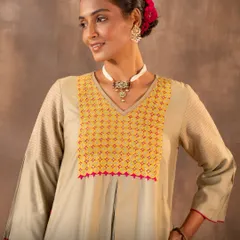 This view highlights the thoughtful design of the Ruhani kurta, featuring a double box pleat in the front for a relaxed, flattering fit. The quilting details on the shoulders add another layer of texture and craftsmanship.