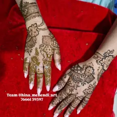 An elegant floral vine design that is perfect for wedding guests. The pattern flows diagonally across the hands for a modern look.