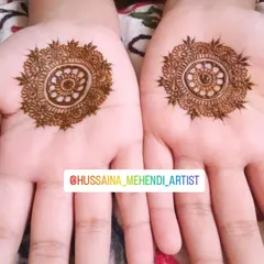 A neat and simple mandala tikki is a classic minimalist choice that always looks beautiful.