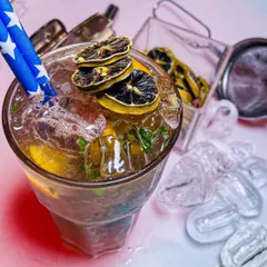 We believe details make the drink. This cocktail is garnished with perfectly dehydrated lime wheels, adding a sophisticated look and a concentrated citrus aroma.