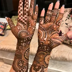 Here is a complete bridal design showcasing a mix of geometric and floral patterns. I focus on creating a balanced composition that is both traditional and feels unique to you.
