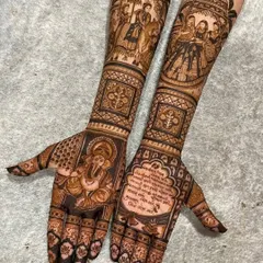 Bring blessings to your new beginning with divine figures in your henna. This design features a beautifully detailed portrait of Lord Ganesha for good luck, along with a sacred verse requested by the bride.