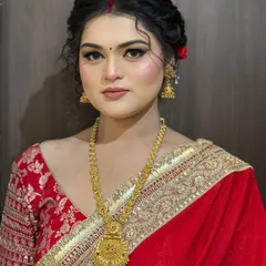 A close-up of the traditional Bengali makeup, featuring bold, expressive eyes and a perfectly placed bindi.