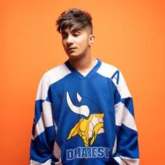 A clean press shot. It's important to have a professional look that represents my brand and music.
