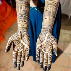 This bridal henna for Meghana was so much fun to create. We incorporated her love for coffee by adding cute Cafe Coffee Day logos and coffee cups, alongside her and her partner's initials, R and M.