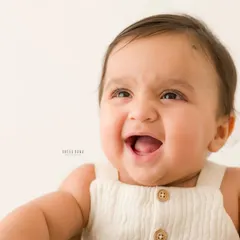 A face full of expression. Milestone sessions are all about capturing your baby's budding personality, and this scrunchy-nosed smile is pure gold.