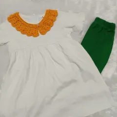 Here is the full outfit I put together for my daughter, with the saffron collar, a white dress, and green leggings. It’s a simple way to create a themed look.