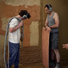 A glimpse into the process of creating sprayed earth plaster with our collaborators at BC Architects. This innovative technique allows for the rapid application of earth finishes, and we are excited to bring this knowledge to our projects in India.