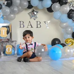 Celebrating the big TWO! This birthday setup features a balloon arch and letter blocks spelling out 'TWO'. It's a fun and festive way to capture your toddler's personality as they celebrate their second birthday.