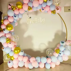 Another view of the beautiful pink and blue balloon arrangement on the gold ring.