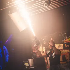 Using a cold pyro gun to hype up the crowd is one of my favorite things to do. It adds a spectacular visual element to the peak moments of my set.