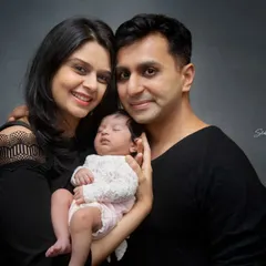 There is nothing more precious than a family's first portrait with their newborn. In my studio, I create a calm and gentle environment to capture that tender, loving bond in a timeless style.