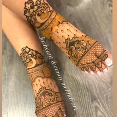 A candid shot of the parrot and lotus feet design, showing how beautiful it looks in natural light.