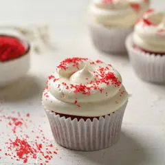 Our eggless Red Velvet cupcake is a crowd-pleaser. It features a moist red velvet base and a swirl of classic cream cheese frosting, finished with a sprinkle of red velvet crumbs.