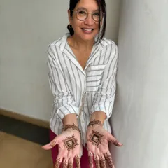 It's always a joy to introduce someone to the art of mehendi. This client was so happy with her first-ever henna design.