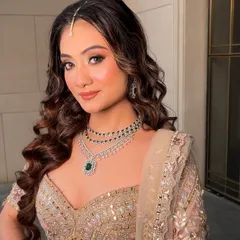 A closer look at this stunning engagement makeup. The focus is on soft, blended eyeshadow that defines the eyes, paired with a flawless skin finish and a neutral lip to complement the diamond jewelry.