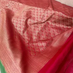 A closer look at the pallu of the red and pink Banarasi silk saree. The intricate diamond jaal pattern is woven with precision.