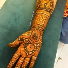 The peacock is a timeless motif in Indian mehandi. Here, I've made it the centerpiece of the design, surrounded by traditional jaali and floral patterns for a classic yet striking look.