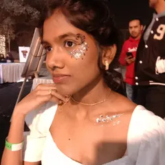A beautiful combination of styles, with an abstract glittery swirl on the eye and a delicate floral vine on the collarbone.
