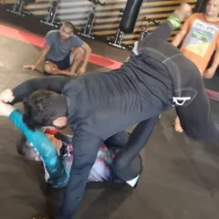 We often host visiting experts to broaden our skills. Here, Professor Bernd Roeske demonstrates a dynamic grappling escape during a seminar with our team.