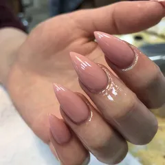 Nude stiletto nails are a timeless and highly requested look. I will teach you how to sculpt the stiletto shape and apply gel polish perfectly for a glossy, high-end finish.