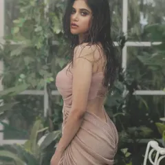 Soft glam with a sultry edge. For this greenhouse shoot, I created a dewy, wet-look makeup style with smokey eyes and luminous skin, giving Aaditi Pohankar an ethereal and mysterious vibe.