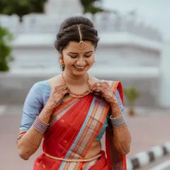 For her engagement, this bride wanted a minimal and natural look. I focused on enhancing her features with a light touch, creating a fresh and timeless appearance that felt authentic to her style, perfect for the serene temple backdrop.
