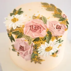 This little beauty was created during a heavy-hearted time, and making it was a reminder of the joy and comfort cake can bring. The soft peach tones and delicate daisies are like a little bit of sunshine.
