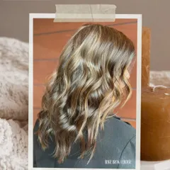 Color should add dimension without looking complicated. This soft beige brown balayage creates a seamless, natural glow with face-framing highlights, perfect for adding warmth and shine.