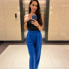 A quick mirror selfie before hosting a party in Goa. My work takes me all over, and I love adapting my style for every city and event, from Bengaluru to Mumbai.