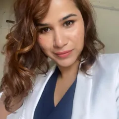 A quick selfie in my work attire. I believe that how you dress is part of your personal brand, and I always aim to look approachable yet professional.