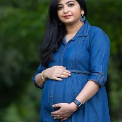 Another shot from this lovely outdoor maternity session. The focus was on clean skin and soft definition to celebrate her natural beauty during this special time.