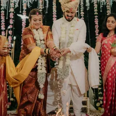 The sacred homa fire is the heart of a Hindu wedding ceremony. I focus on capturing these pivotal rituals with reverence, preserving the sanctity and emotion of the moment as the couple performs the laja homa.