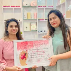 Congratulations to Pooja on completing her advanced formula course. She is now a certified nail professional, ready to take on clients.