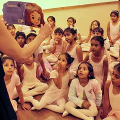 The same story of Thumbelina, seen from another angle, shows a room full of young dancers completely engrossed. We believe that when children are having fun, they learn best.